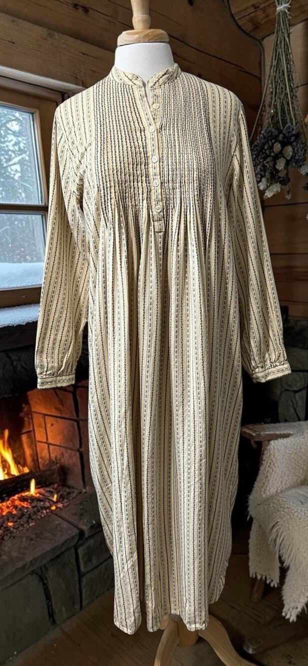 LL Bean Flannel Nightgown Womens Small Blue Dobby Pintuck Cottage Prairie Granny